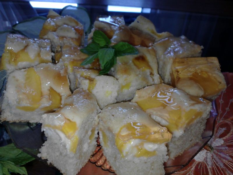 Maślankowe ciasto z brzoskwiniami