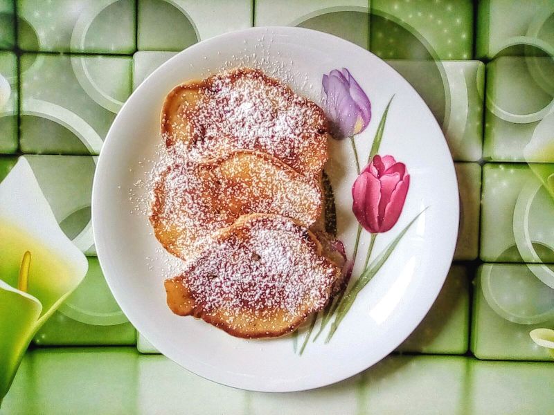 Maślankowe placuszki z rabarbarem 