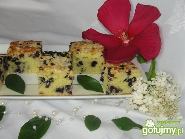 Maślankowe z jagodami i migdałami Maślankowe z jagodami i migdałami