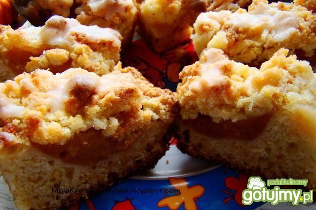 Maślankowiec z  brzoskwiniami 