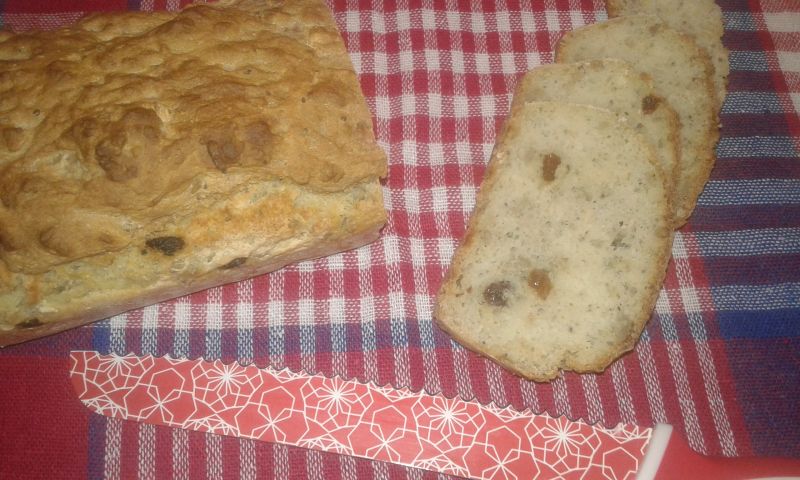 Maślankowo - rodzynkowy chlebek na krupczatce