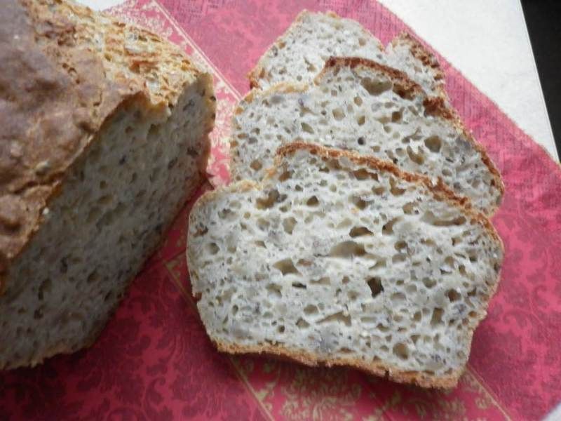 Maślankowy chlebek na miodzie z amarantusem