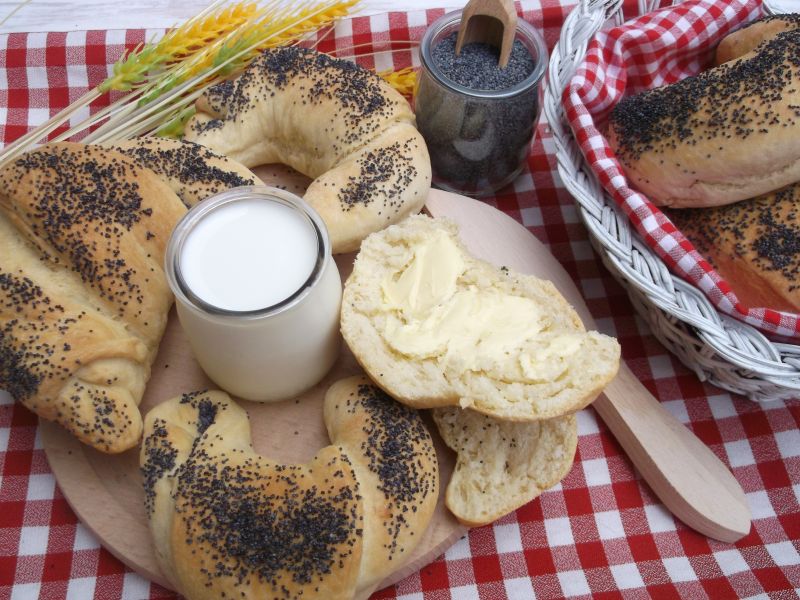 Maślano-mleczne rogale z makiem Maślano-mleczne rogale z makiem
