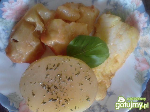 Maślany dorsz z jabłkami