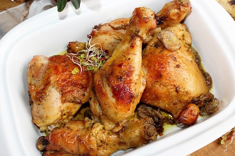 Maślany kurczak pieczony z bananem 