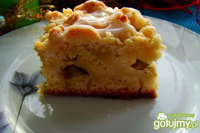 Maślnakowe ciasto z rabarbarem Maślnakowe ciasto z rabarbarem