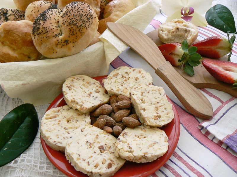 Masło migdałowe słone 