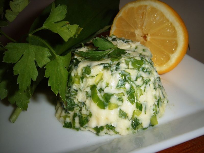 Masło ziołowe z czosnkiem niedźwiedzim Masło ziołowe z czosnkiem niedźwiedzim