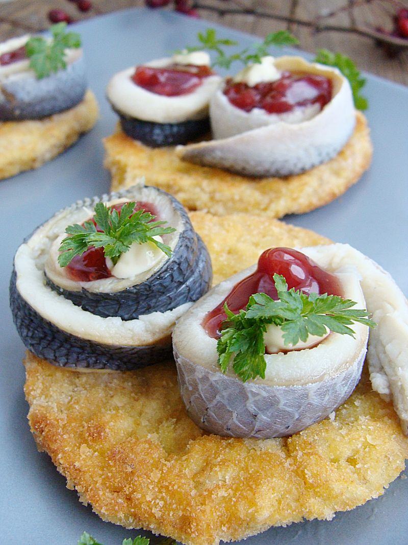 Matjasy na grzankach z selera Matjasy na grzankach z selera