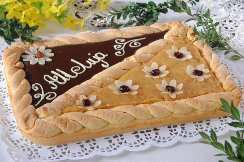 Mazurek czekoladowo-jabłkowy