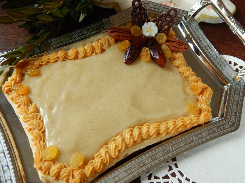 Mazurek kajmakowy z marcepanem