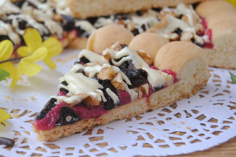 Mazurek różano- bakaliowy Mazurek różano- bakaliowy
