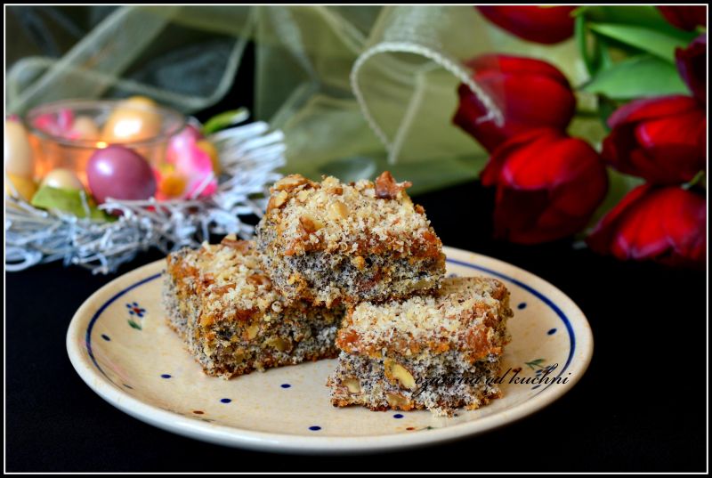 Mazurek z orzechami Mazurek z orzechami