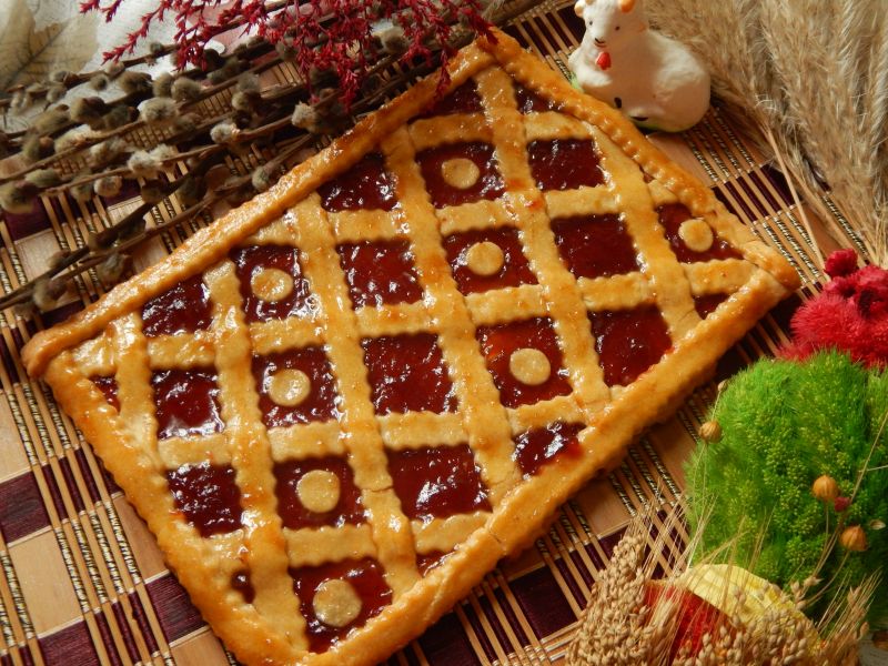 Mazurek z różaną marmoladą Mazurek z różaną marmoladą