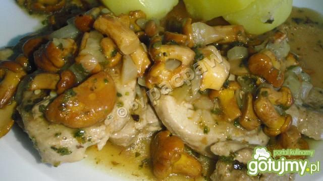 Medaliony z polędwicy w sosie kurkowym