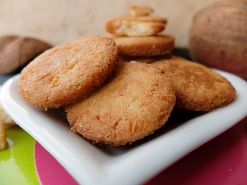 Meethi Tikkiyan - pakistańskie ciasteczka smażone Meethi Tikkiyan - pakistańskie ciasteczka smażone