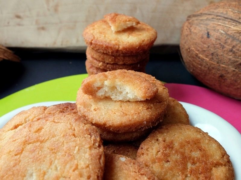 Meethi Tikkiyan - pakistańskie ciasteczka smażone Meethi Tikkiyan - pakistańskie ciasteczka smażone