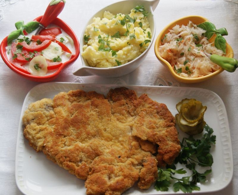 Mega  kotlety ze schabu karkowego moczone w mleku Mega  kotlety ze schabu karkowego moczone w mleku