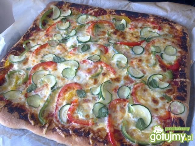Mega pizza z warzywami 