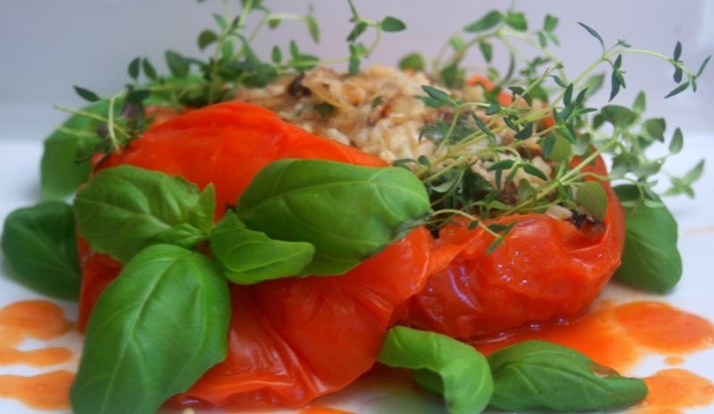 Mega pomidor faszerowany + sos z parowara