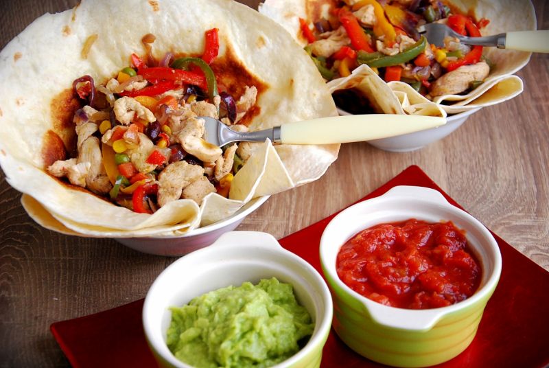 Meksykańska fajita drobiowa w tortilli Meksykańska fajita drobiowa w tortilli