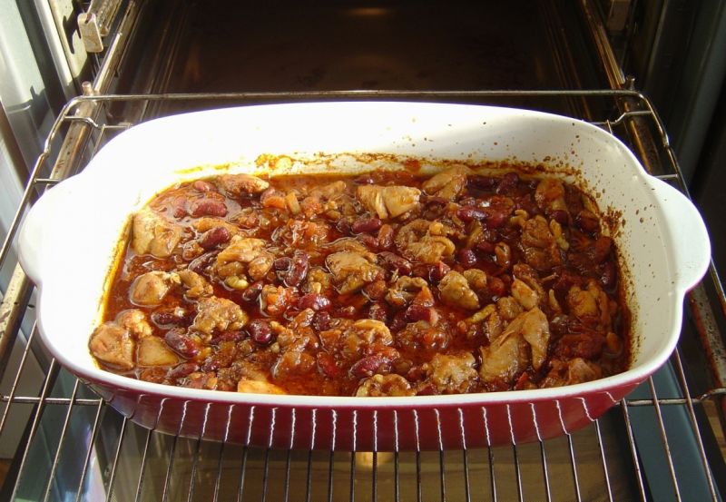 Meksykańska zapiekanka z udek kurczaka