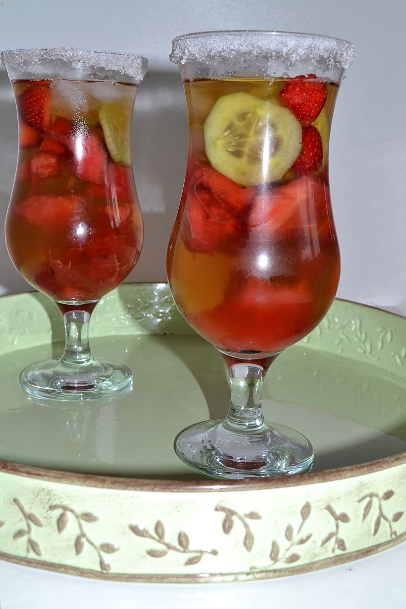 Melisa z owocami i ogórkiem