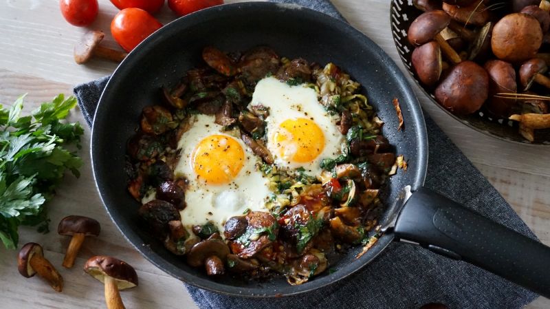 Menemen po polsku z leśnymi grzybami  Menemen po polsku z leśnymi grzybami