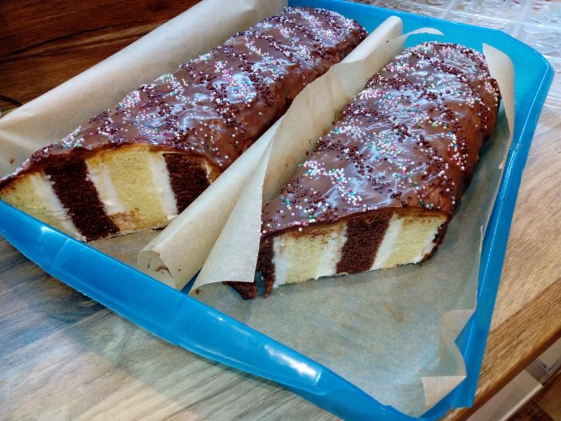 Metrowiec z domowym kremem budyniowym