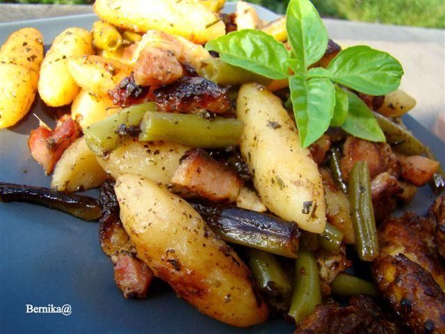 Mężczyzna w kuchni - kopytka z boczkiem