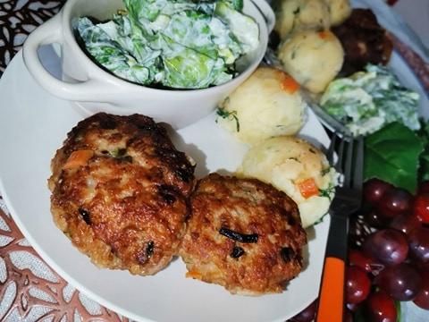 Mielone duszone w wodzie gazowanej. Mielone duszone w wodzie gazowanej.