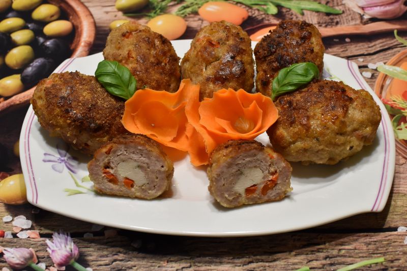 Mielone frykadelki z niespodzianką Mielone frykadelki z niespodzianką
