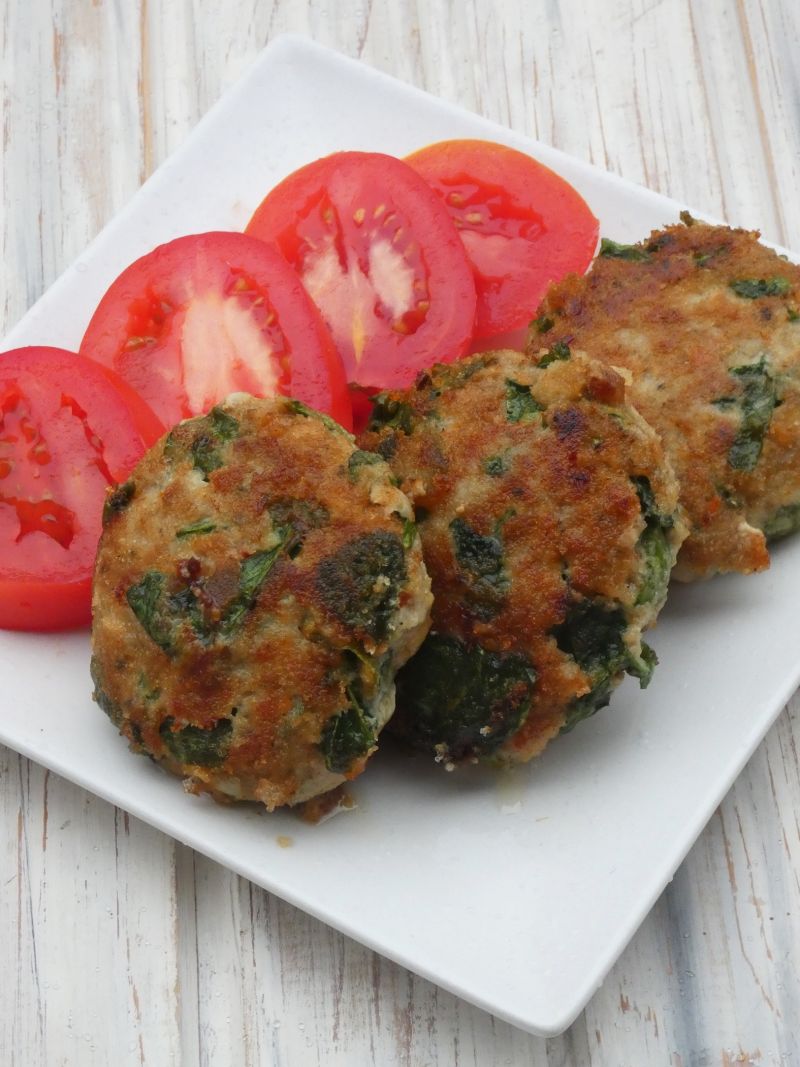 Mielone kotlety z listkami szpinaku