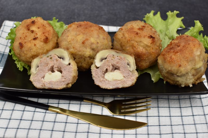 Mielone kotlety z mozzarellą w pieczarce Mielone kotlety z mozzarellą w pieczarce