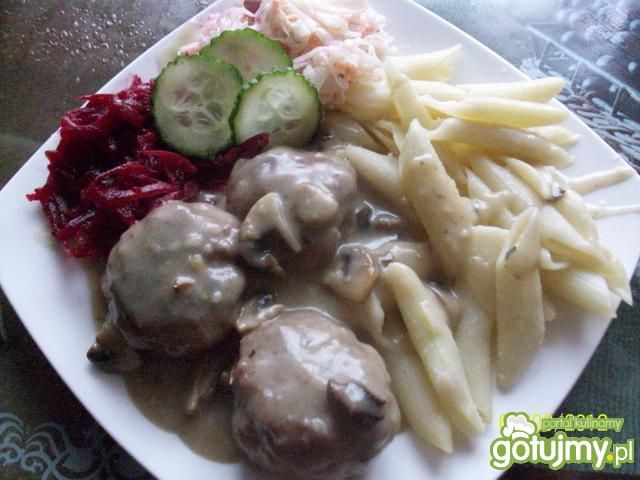 mielone kulki w sosie pieczarkowym
