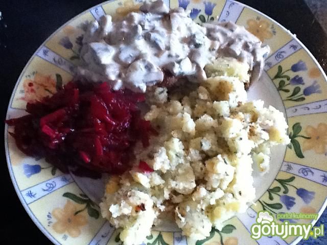 Mielone pod pieczarkową pierzynką