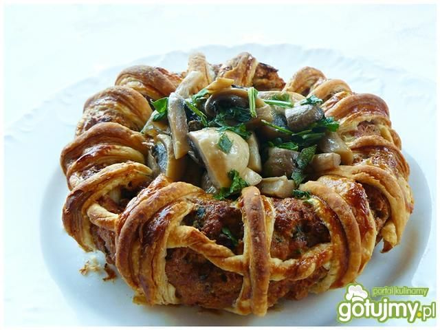 Mielone w cieście francuskim z pieczarka