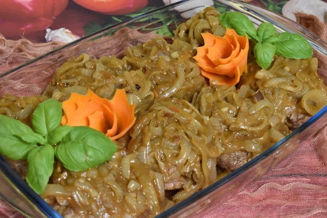 Mielone z cebulką w sosie myśliwskim