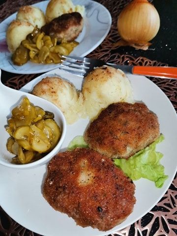 Mielone z dodatkiem kopru.