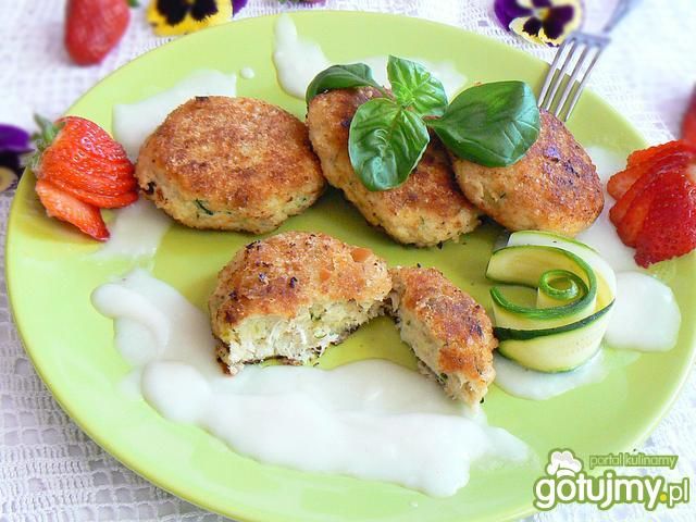 Mielone z dorsza z cukinią w sosie 