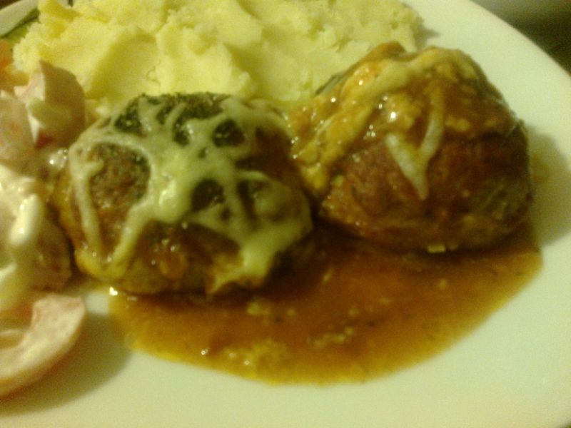 Mielone z kapustą w sosie pomidorowym