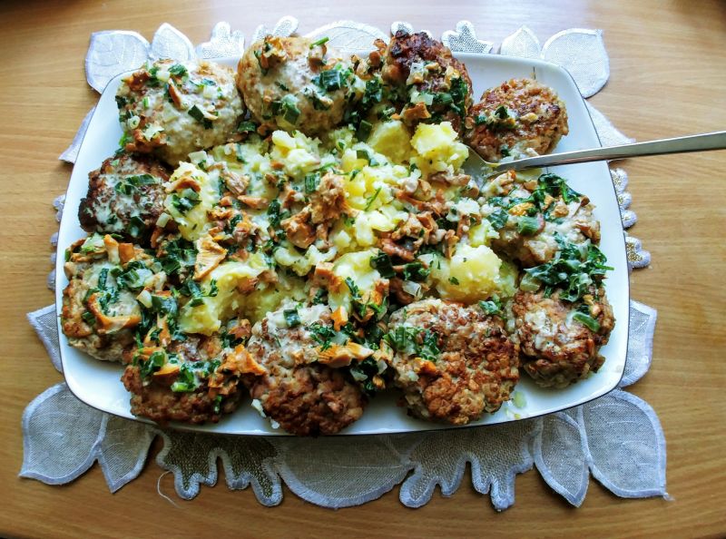 Mielone z kurkami, w sosie kurkowym Mielone z kurkami, w sosie kurkowym