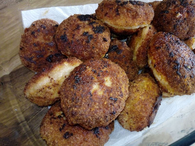 Mielone z mozzarellą i czerwoną cebulą Mielone z mozzarellą i czerwoną cebulą