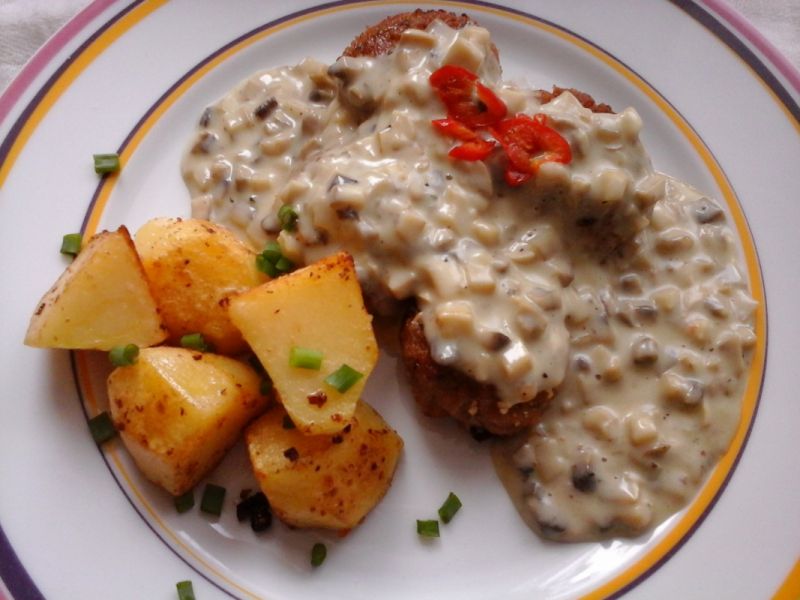 Mielone z niespodzianką z sosem pieczarkowym Mielone z niespodzianką z sosem pieczarkowym