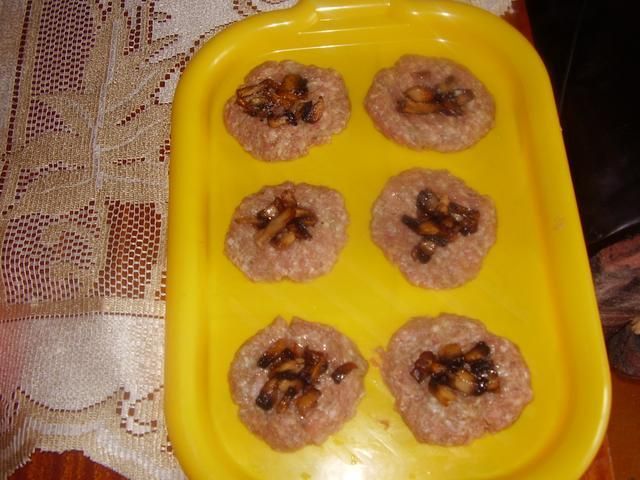 Mielone  z pieczarkowym serduszkiem Mielone  z pieczarkowym serduszkiem