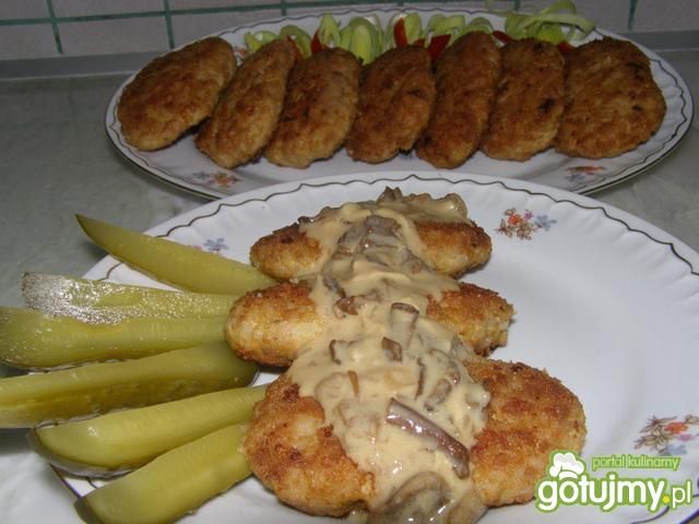 Mielone z ryżem i sosem grzybowym Mielone z ryżem i sosem grzybowym