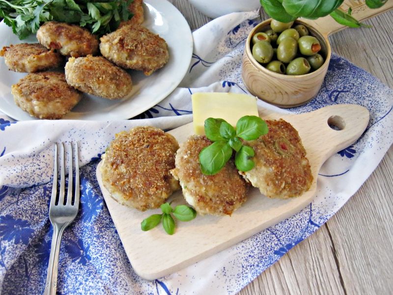 Mielone z serem i zielonymi oliwkami 