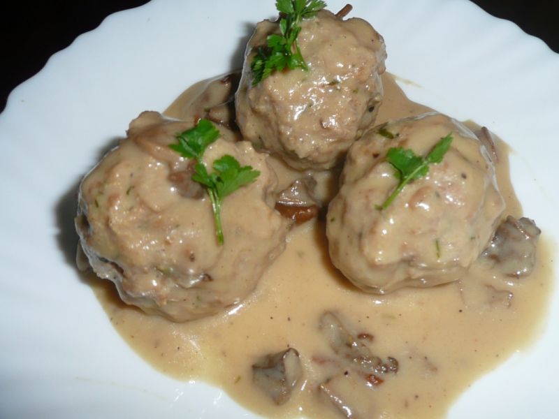 Mielone z sosem grzybowym 