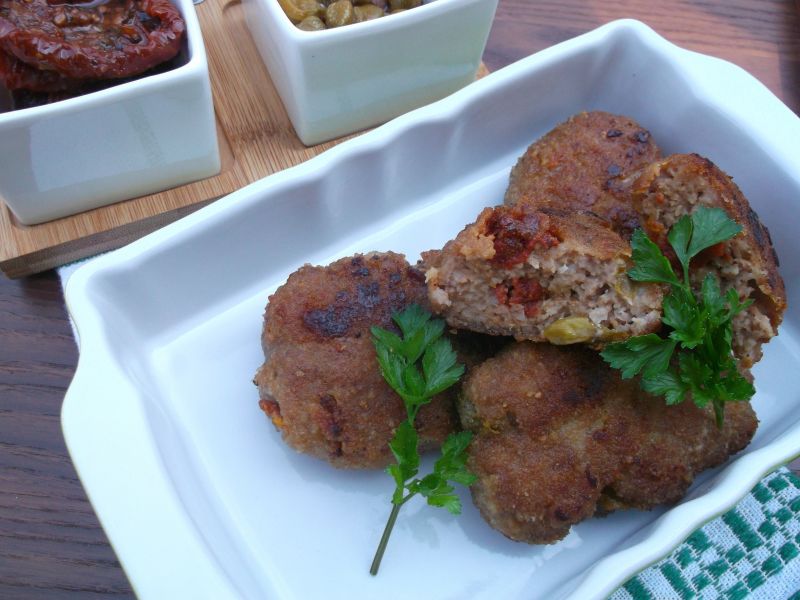 Mielone z suszonymi pomidorami i kaparami