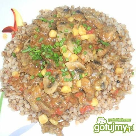 Mięsna potrawka z kukurydzą